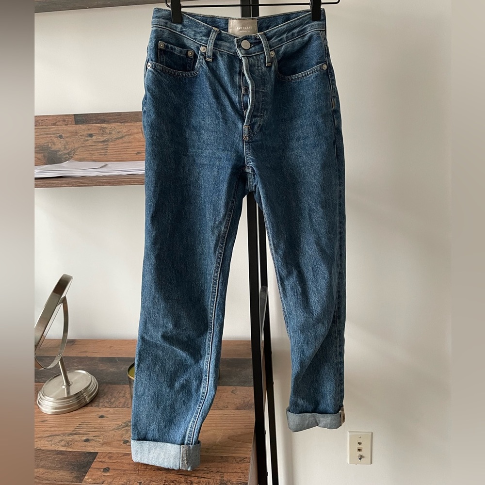 everlane original cheeky jean in blue